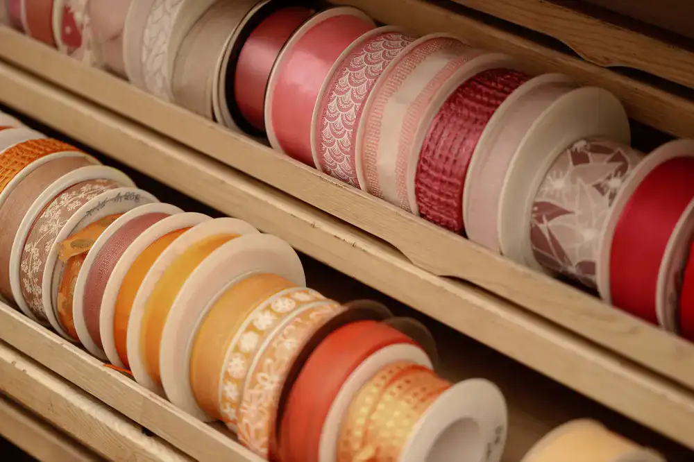 Rolled ribbons and delicate trims