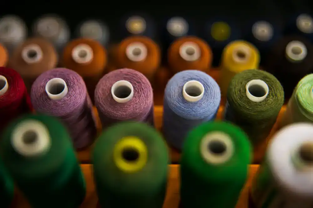 Rows of colourful sewing threads